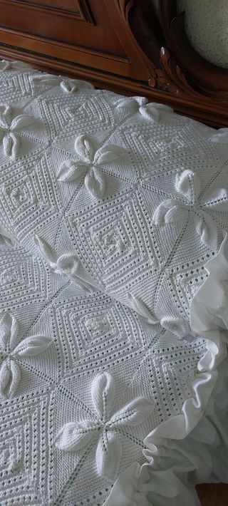 Colcha ganchillo a mano.