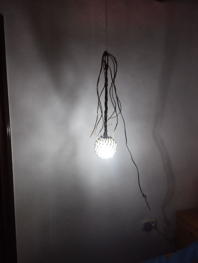 Lampara ,de bola hecha con una bolla de cristal