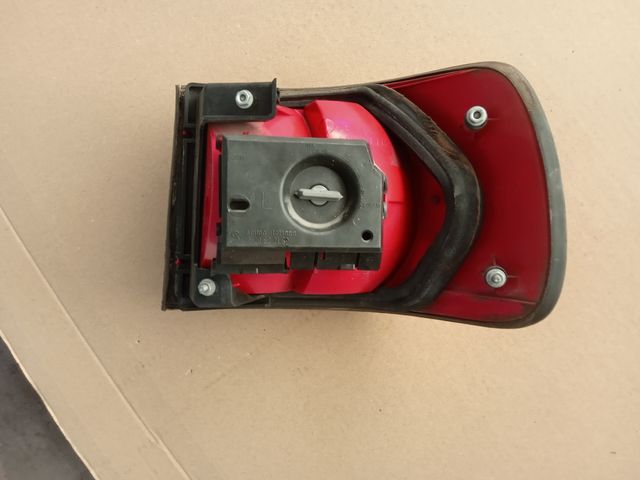 piloto trasero Audi A8 d2