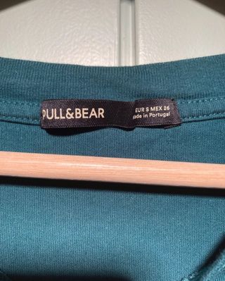 Camiseta bordada PULL&BEAR Talla S-M