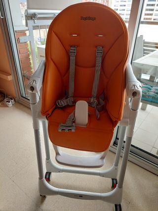 Trona multifuncional