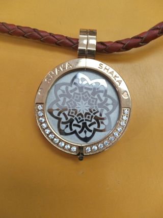 Gargantilla bisutería fina. 