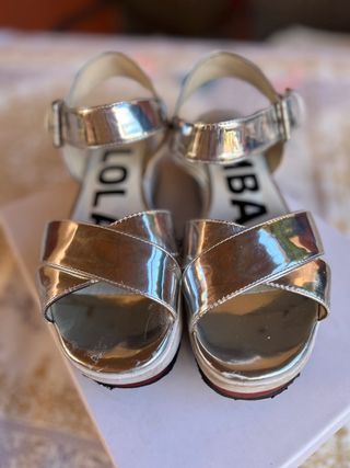 Sandalias plata. Bimba y Lola. 