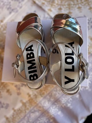 Sandalias plata. Bimba y Lola. 
