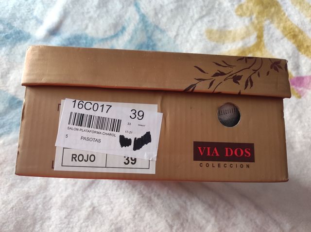 Zapatos de tacón. Charol rojo granate. Talla 39