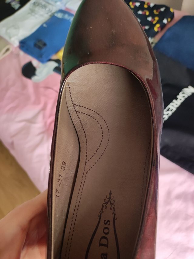 Zapatos de tacón. Charol rojo granate. Talla 39