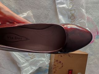 Zapatos de tacón. Charol rojo granate. Talla 39