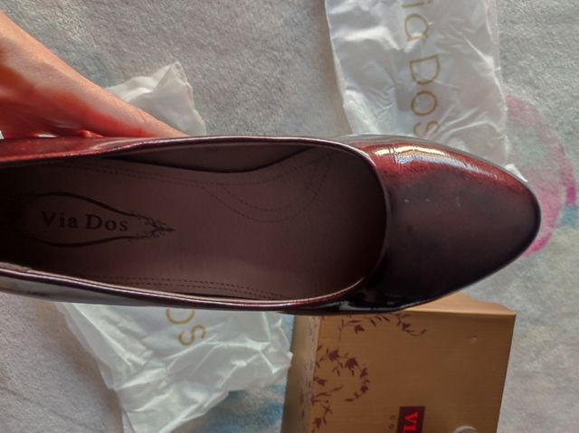 Zapatos de tacón. Charol rojo granate. Talla 39