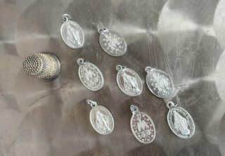 lote de dedal y medallas.