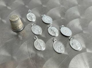 lote de dedal y medallas.
