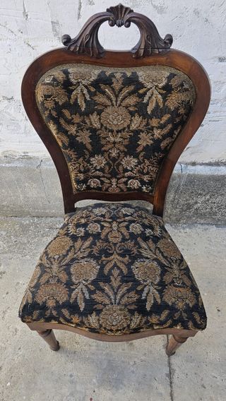 Silla antigua suelta