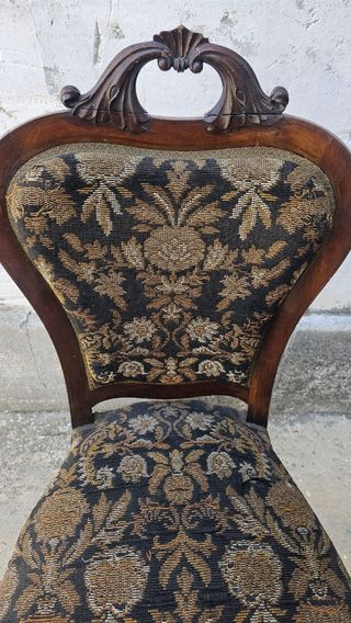 Silla antigua suelta