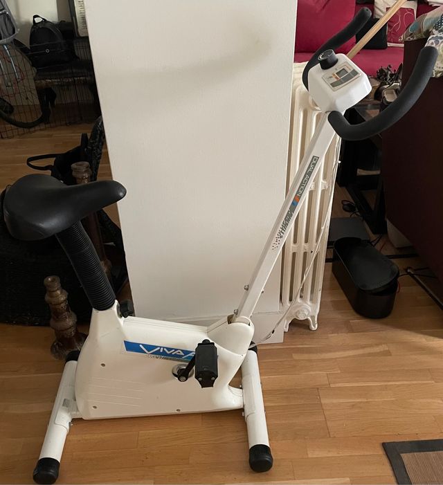 Bicicleta estática con monitor