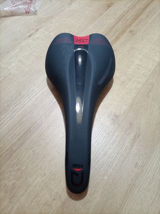 Sillín airfrom road