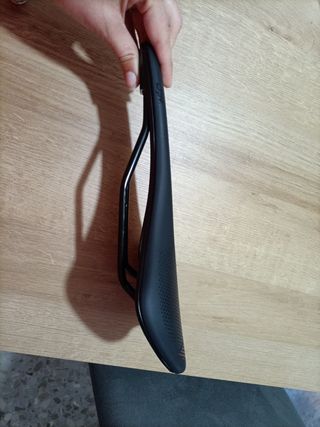 Sillín airfrom road