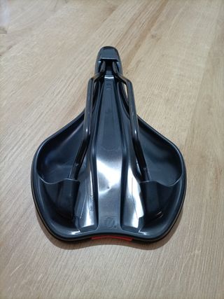 Sillín airfrom road