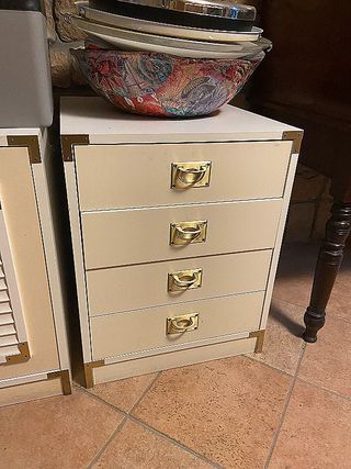 Mobiletto comodino con 4 cassetti