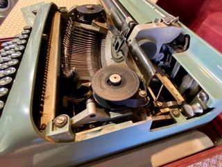 OLIVETTI STUDIO 44 Máquina de escribir 1952