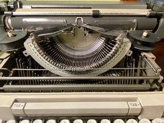 OLIVETTI LINEA 98 Máquina de escribir 1972