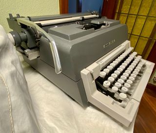 OLIVETTI LINEA 98 Máquina de escribir 1972