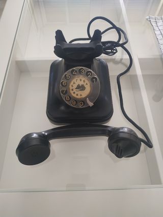 Teléfono de baquelita.