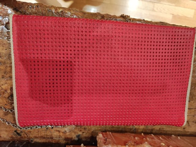 BOLSO, CARTERA TIPO SOBRE ROJO /CAMEL