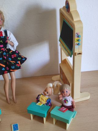 Barbie Profesora con accesorios