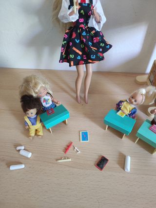 Barbie Profesora con accesorios