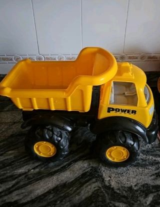 CAMION DE CONSTRUCCIÓN