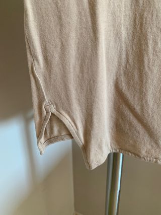 Camiseta beige, de Massimo Dutti, talla L.