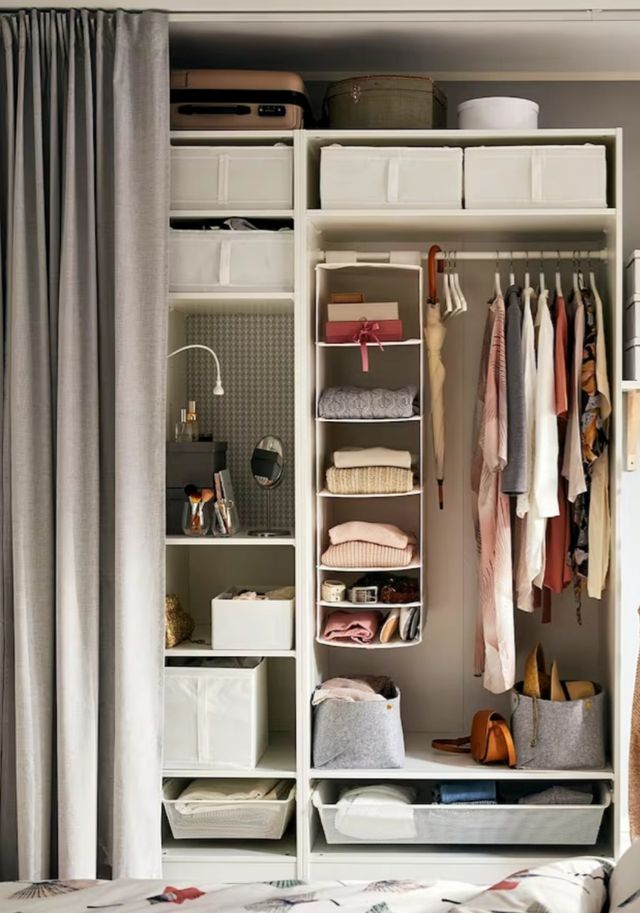 Estructura armario blanco de Ikea (PAX) de segunda mano por 30 EUR en