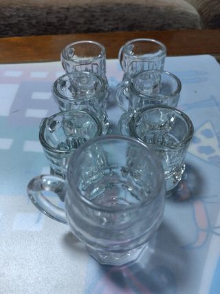 Chupitos. Pequeñas jarras vintage para chupitos