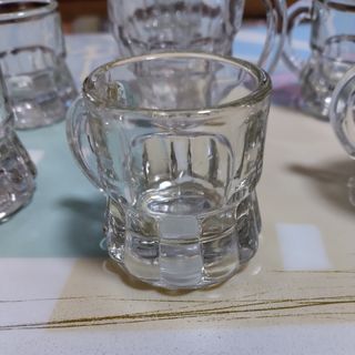 Chupitos. Pequeñas jarras vintage para chupitos