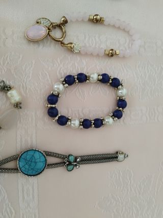 Pulseras bisutería y cinturón