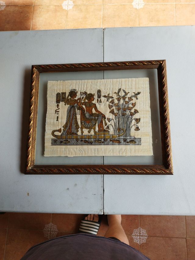 pergamena egiziana originale intagliata in vetro