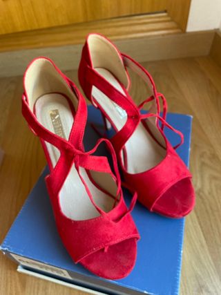 Zapato rojo tacón