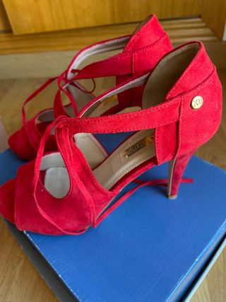 Zapato rojo tacón