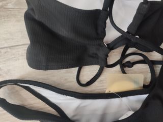 bikini negro sin tirantes tipo banda palabra honor