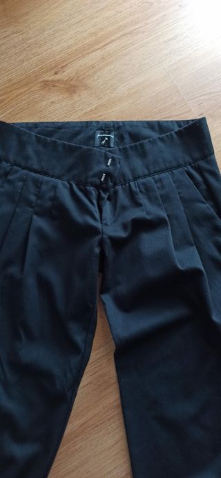 Pantalón chica negro talla 38. Stradivarius.