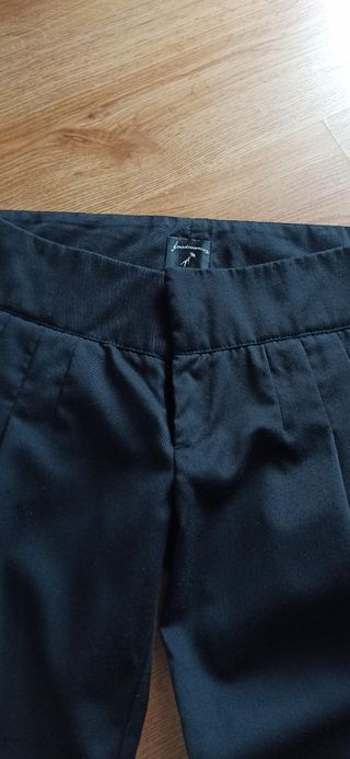 Pantalón chica negro talla 38. Stradivarius.