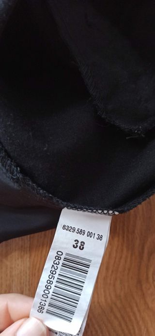 Pantalón chica negro talla 38. Stradivarius.