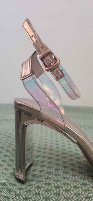 sandalias tacón metalizadas