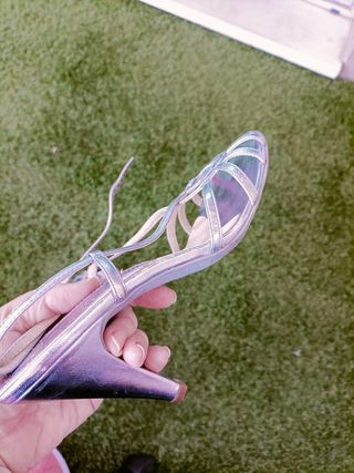 Sandalia de tacón FORNARINA plateada de piel