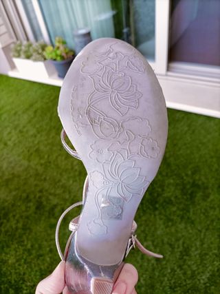 Sandalia de tacón FORNARINA plateada de piel