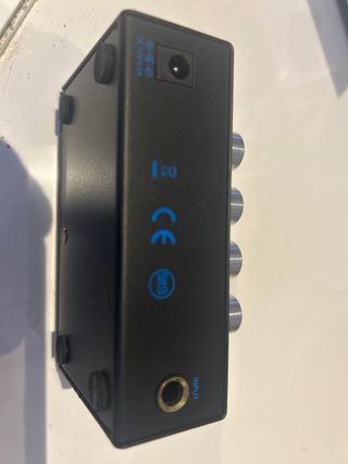 Amplificador de cascos de 4 salidas.