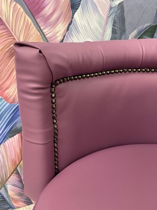 Silla para manicura Deco violeta con capitoné