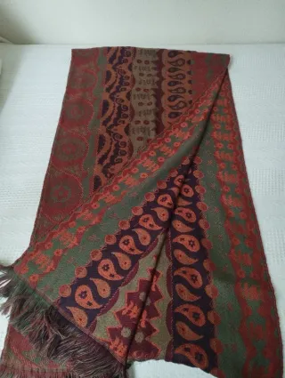 Bolso de cuero impecable y bufanda