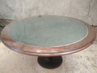 Mesa redonda de madera con cristal