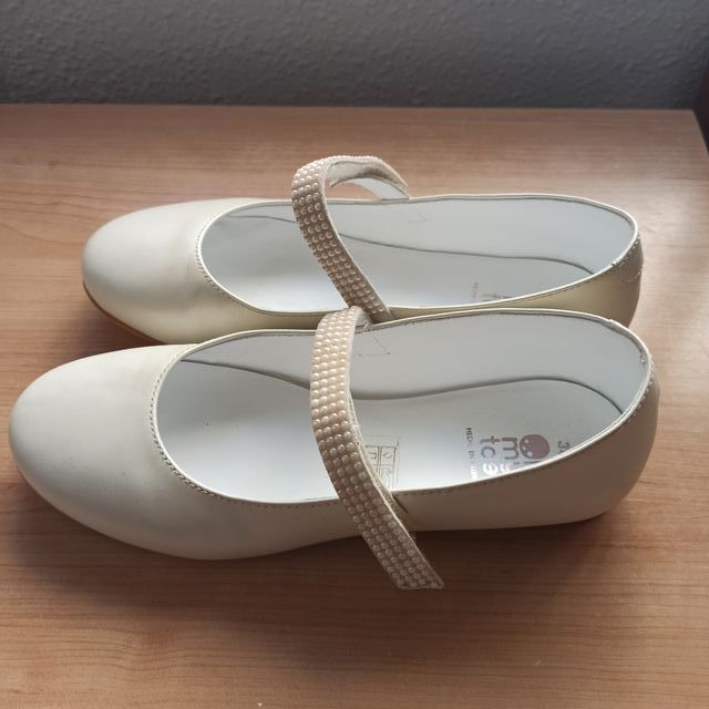 Zapatos de comunión para niña.