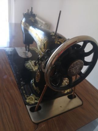 Máquina antigua de coser Singer
